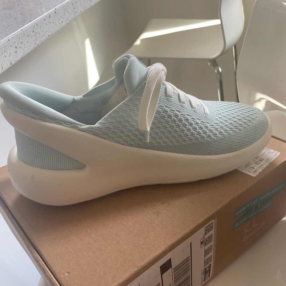 Kiziks Women's Roamer - Crystal Blue Size 11 Wide